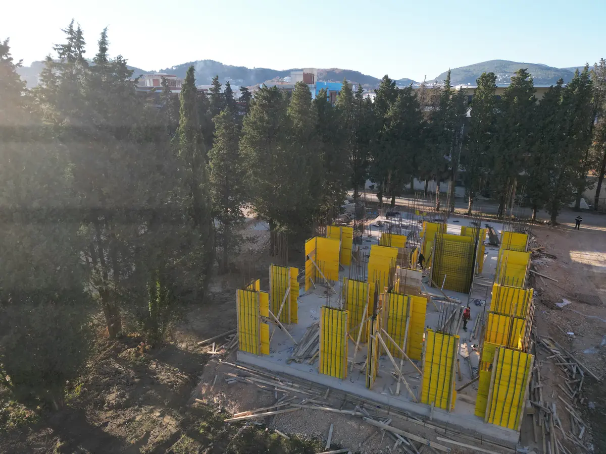 Drone photo of an apartment building site in Ulcinj with yellow wall formwork on the slab